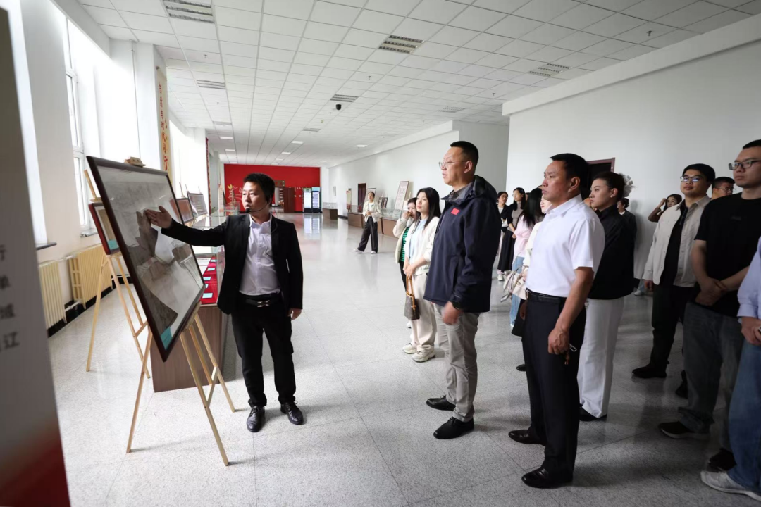 以档案为媒悟初心 与时代同行讲兴安——兴安盟委党校组织教职工参观“典藏兴安记忆·档案与时代同行”专题展
